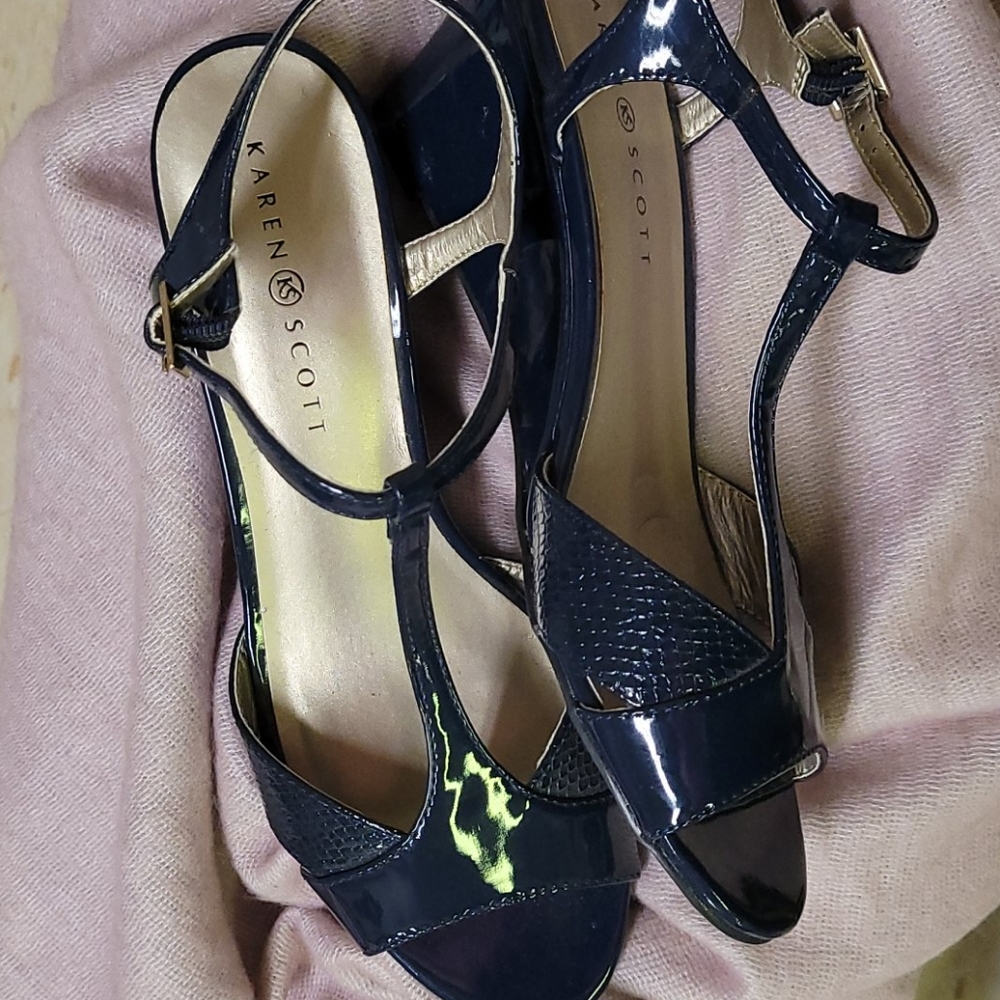 Ladies size 10 Karen Scott Blue Sandals